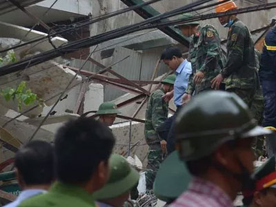 Hà Nội: Sập nhà 4 tầng giữa phố Cửa Bắc, 2 người tử vong