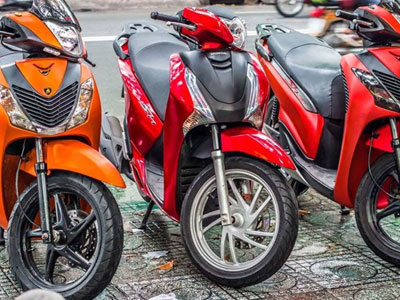 Loạt Honda SH đổi màu bằng decal ở Sài Gòn