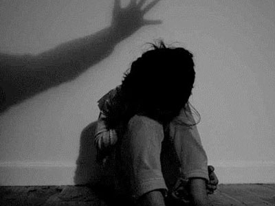Sách sống và chuyện bé 7 tuổi bị anh họ lạm dụng