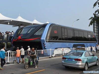 Xe buýt khổng lồ được thử nghiệm ở Trung Quốc