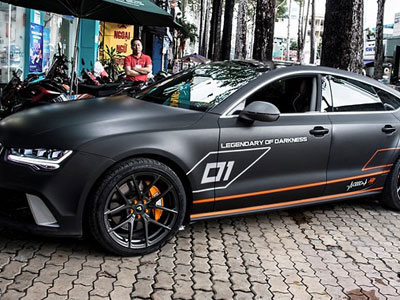 Audi A7 độ kiểu RS7, dán decal xám mờ ở Sài Gòn