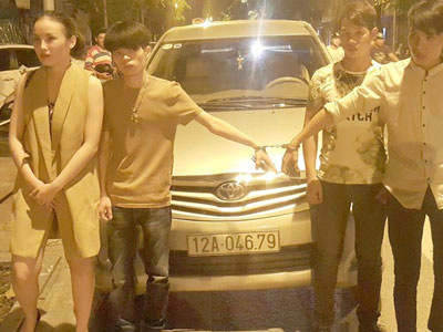 Chặn nhóm 9X vượt 150 km đưa ma túy vào bar