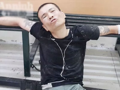 "Ngáo đá", người đàn ông cầm tuýp nước nhựa dọa "bắn" Công an