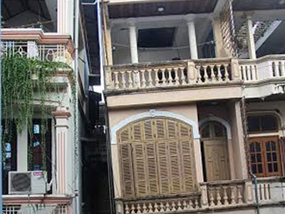 Nhà 4 tầng nghiêng như tháp Pisa giữa thủ đô