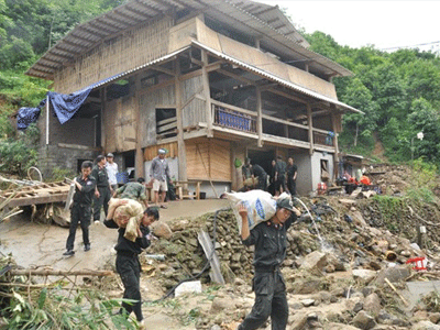 "Sau tiếng nổ, chúng tôi bới đất tìm con"