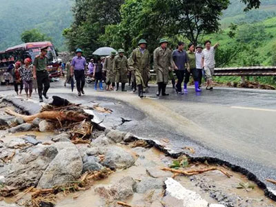 Thông xe tuyến quốc lộ 4D từ TP Lào Cai lên Sa Pa sau mưa lũ