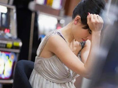 Vợ bị vỡ ối chồng vẫn tranh thủ vào nhà nghỉ với bồ