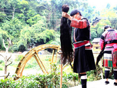 Bên trong ngôi làng phụ nữ chỉ cắt tóc một lần trong đời