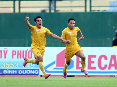Khán giả Bình Dương ngao ngán với đội nhà