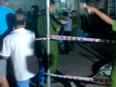 Thi thể bé gái trong bao tải: Nghi phạm nhảy khỏi xe trên đường về đồn công an