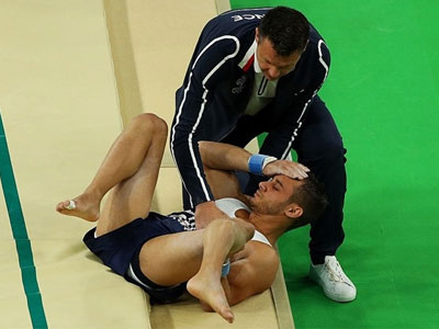 Pha gãy gập chân của VĐV Pháp tại Olympic