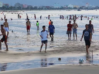 Bất ngờ: Biển Đà Nẵng đang bị "đầu độc" hàng ngày