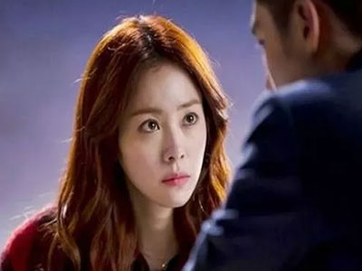 Đón chồng sau 2 năm đi nước ngoài, vợ chưa nói được câu nào đã ngất xỉu...