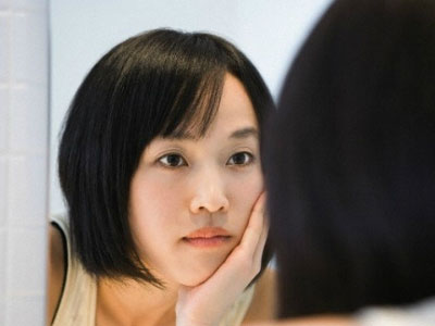 Mẹ chồng cứ muốn ngủ chung với vợ chồng tôi