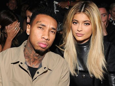 Người yêu gốc Việt tiếp tục tặng xe xa xỉ cho Kylie Jenner