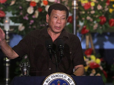 Tổng thống Philippines kêu gọi cả... người chết ra đầu thú