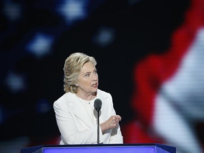 Tỷ phú Trump thất thế trước bà Hillary tại nhiều bang chủ chốt