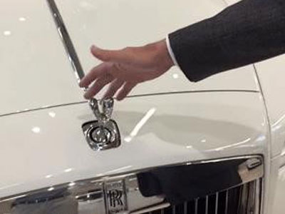 Vì sao không thể lấy trộm biểu tượng trên xe Rolls-Royce