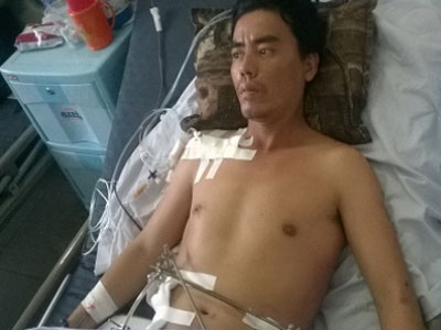 Cắt cốt thép, một thợ hàn rơi từ độ cao 3 mét xuống đất bị khối bê tông đè bẹp