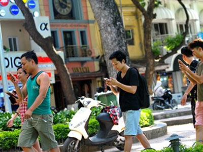 Giới trẻ Việt với “Địa chấn” Pokémon: Những ẩn họa rình rập