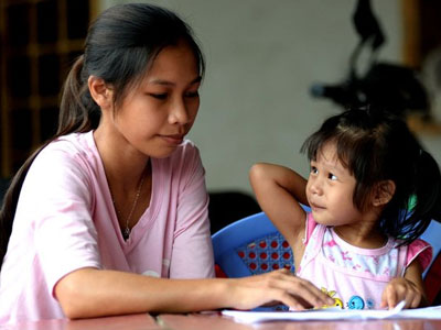 Ảnh: Cuộc sống mới đầy tình yêu thương của 2 bé gái bị trao nhầm