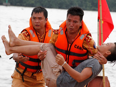Chùm ảnh: Cận cảnh trấn áp tội phạm của CSGT đường thủy