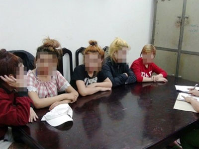Giải cứu 5 em gái khỏi “động” massage kích dục