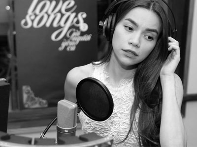 Hồ Ngọc Hà đầy cảm xúc trong clip thu âm "Gửi người yêu cũ"