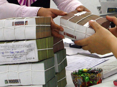 Ngân hàng Nhà nước bơm 180.000 tỉ đồng mua ngoại tệ