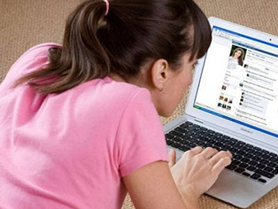 Sử dụng Facebook hàng ngày sẽ bị “tụt hạng” trong các môn toán, đọc và khoa học