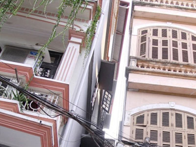 Chủ nhân 3 ngôi nhà đổ nghiêng, nứt toác giữa Hà Nội đồng ý di dời