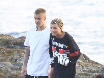 Justin Bieber bị nghi qua đêm cùng con gái danh ca Lionel Richie