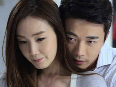 Kỉ niệm 20 năm ngày cưới, chồng khóc lóc thú nhận 3 sự thật động trời