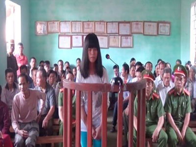 Vợ vung dao chém vào mặt chồng sau cuộc cãi vã