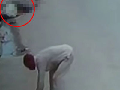 Clip bàng hoàng: 200 người qua đường bỏ mặc nạn nhân chết