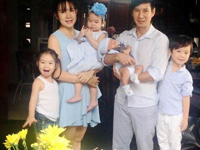 Vợ chồng Lý Hải làm lễ đầy tháng cho con trai út