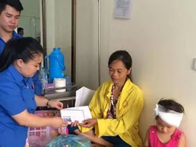 Bé gái 4 tuổi bị chó cắn mất tai