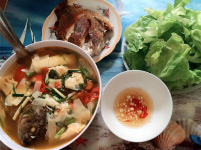 Bữa cơm 8 ngàn đồng của đôi bạn sinh viên Hà Nội