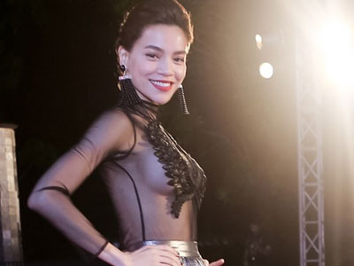 Hồ Ngọc Hà bị "ném đá" khi mặc phản cảm lên sóng truyền hình quốc gia