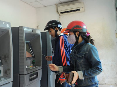 Bốc hơi 500 triệu đồng: Ngân hàng không thể phủi trách nhiệm