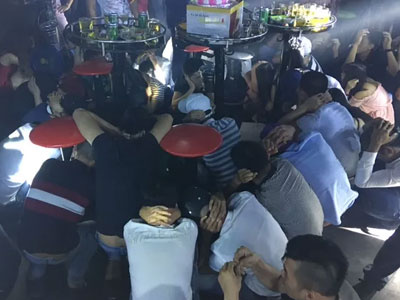 Đột kích quán bar Diamond, hàng trăm thanh niên quay cuồng trong tiếng nhạc