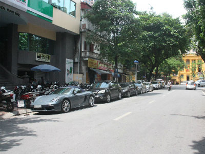 Hà Nội lên phương án "đỗ ôtô theo ngày, đổ rác theo giờ"
