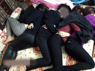 “Muốn độn thổ” khi bạn trọ dẫn người yêu về phòng