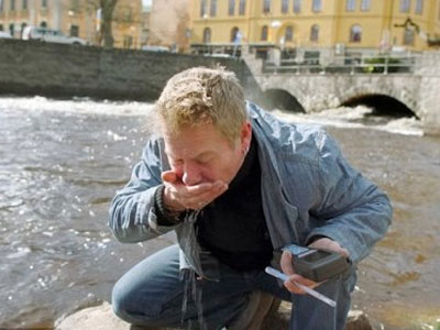 Người đàn ông đi khắp châu Âu để liếm đồ bẩn