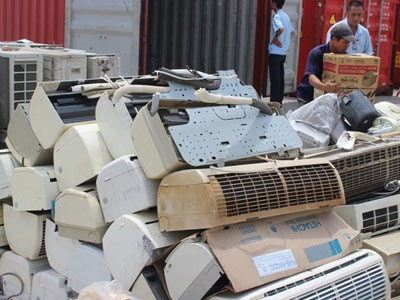 Phát hiện gần 200 container hàng cấm
