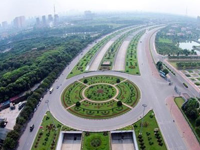 Chi 53 tỷ đồng cắt cỏ đại lộ Thăng Long: Ai cũng muốn làm nghề cắt cỏ!
