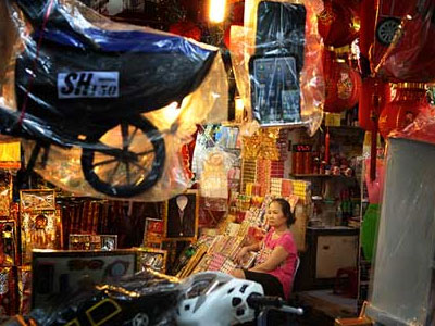 Chợ “âm phủ” nóng hừng hực trước ngày rằm tháng 7