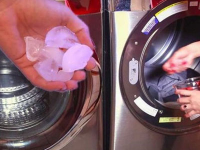 Cho vài viên đá lạnh vào máy giặt rồi thảnh thơi xem kết quả bất ngờ