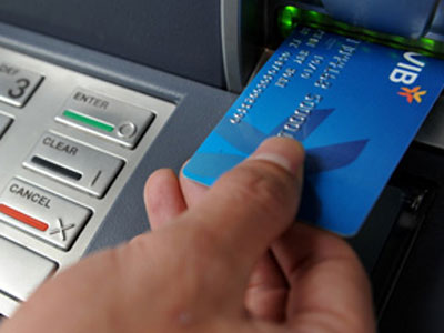 Chủ thẻ VIB bị mất 1.526 USD, còn bị phạt lãi 88 triệu đồng