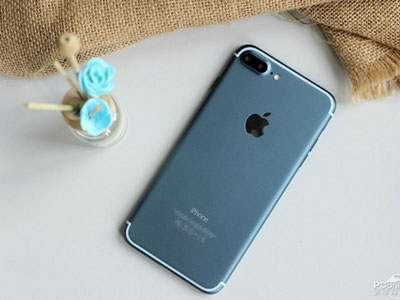 Ảnh iPhone 7 Pro bật nguồn sáng màn hình, vỏ màu mới